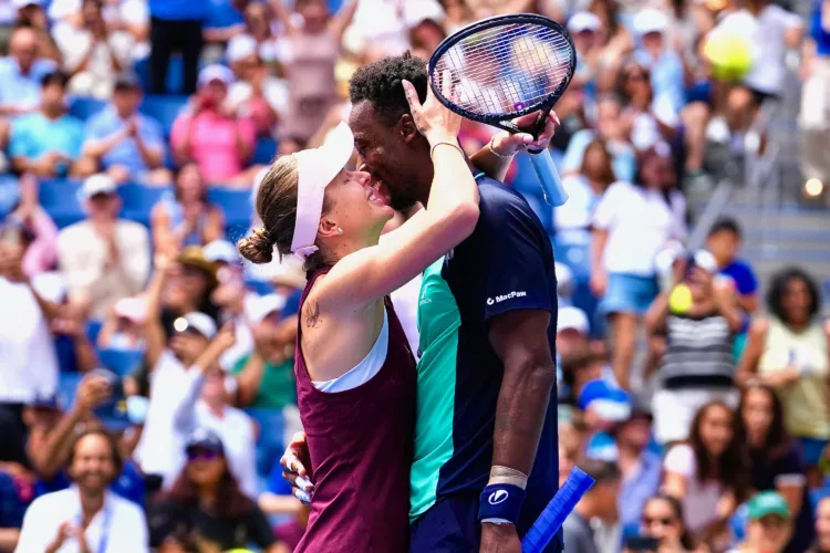 Spouses advance to U.S. Open mixed doubles semis